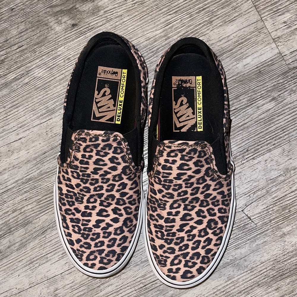 VANS WOMENS ASHER SLIP ON SNEAKER - LEOPARD